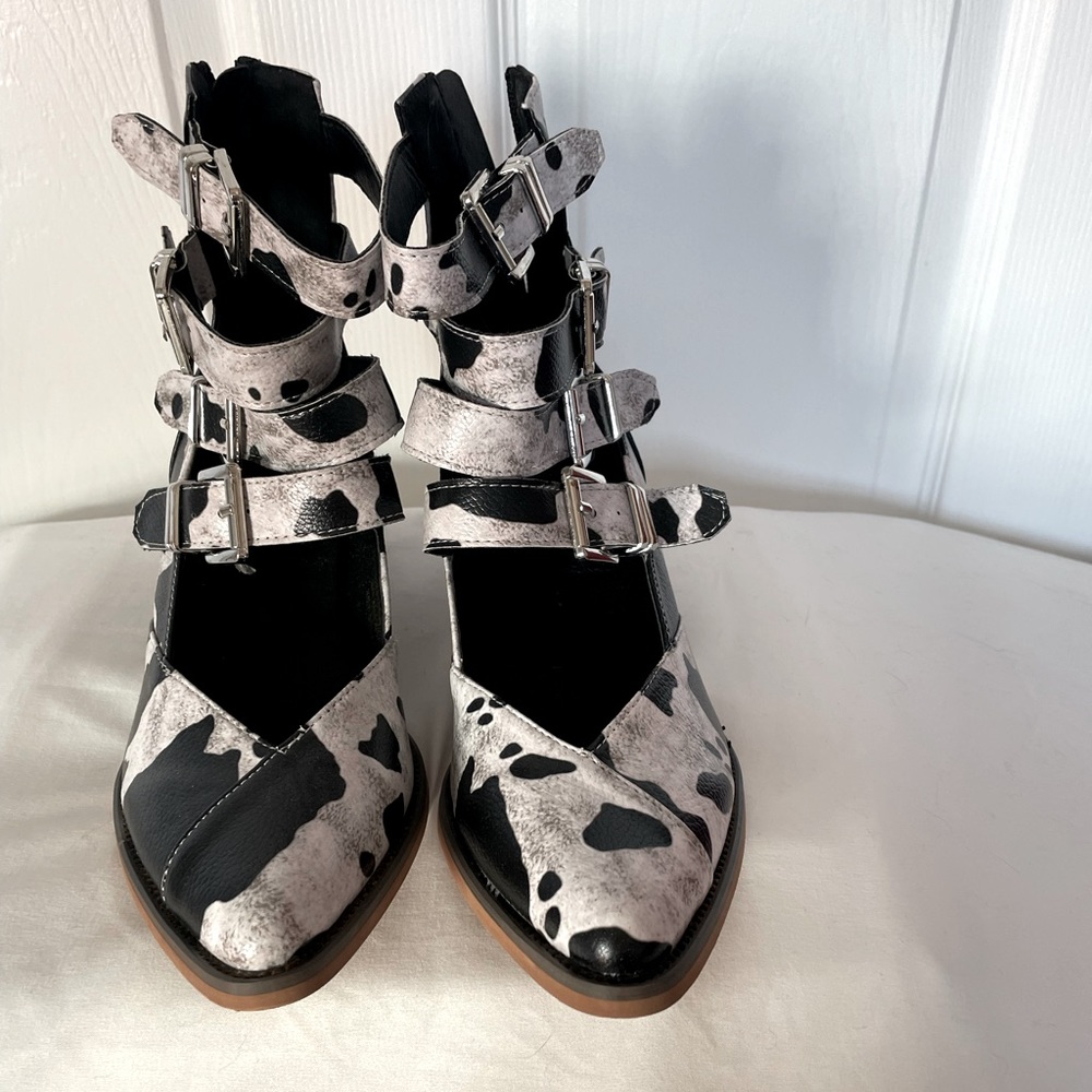 NWOB - Cow print booties
